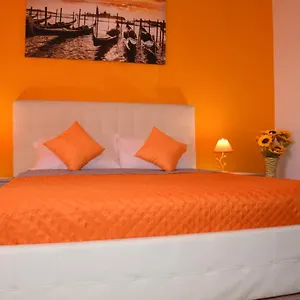 Venice Day Bed & Breakfast